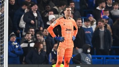 حارس برشلونة يدخن في غرفة الملابس احتفالا بالفوز على ريال مدريد (فيديو)