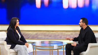 الروائية ريم بسيوني ومقدم 