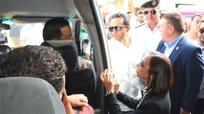 محافظ البحيرة تشدد على الالتزام بالتعريفة الجديدة في جميع مواقف السيارات 