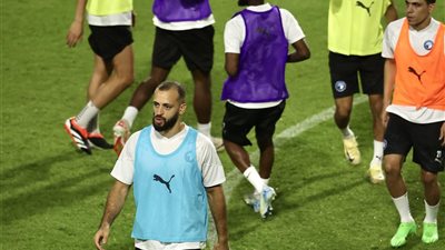 بيراميدز يخوض مرانه الأول على ملعب الكريكيت في أبوظبي استعدادا للزمالك (صور)
