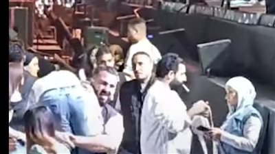 بسبب الزحام والتدافع، حالات إغماء في حفل تامر حسني بالإسكندرية