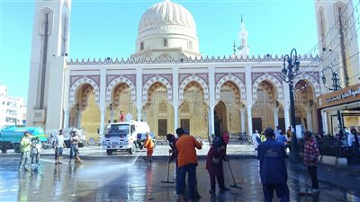 رفع الإشغالات بمنطقة السيد البدوى بطنطا بعد انتهاء الاحتفالات