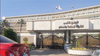 المجمع الطبي للقوات المسلحة بالمعادي يستضيف خبيرا عالميا في زرع النخاع 