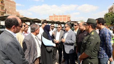 محافظ الشرقية يُفاجئ مواقف سيارات الأجرة العمومية بمدينة الزقازيق 