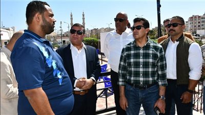 وزير الشباب والرياضة يقوم بزيارة مفاجئة لنادي الغردقة