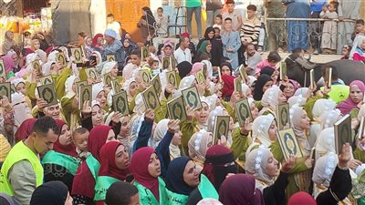 حاملين المصاحف، احتفالية حاشدة لتكريم حفظة القرآن الكريم في المنيا (فيديو)
