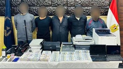ضبط عصابة تقليد العملات النقدية وترويجها عبر فيس بوك 