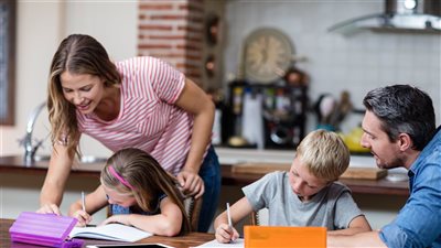 للوالدين، نصائح تساعدك أن تكون قدوة حسنة لأطفالك