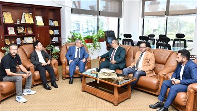 تعاون بين جامعة القناة ومعهد تحلية مياه البحر الصيني (صور)