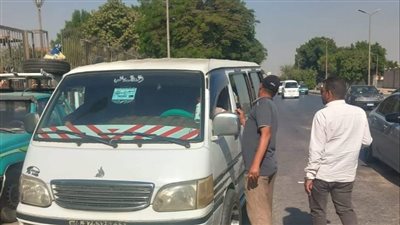  جهاز السرفيس بالجيزة يشن حملة مكبرة على طريق مصر أسيوط لضبط المخالفات (صور)