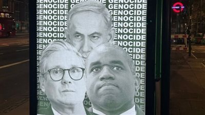 ملصقات بمحطات حافلات في بريطانيا تتهم ستارمر ولامي ونتنياهو بارتكاب جرائم حرب (صور)