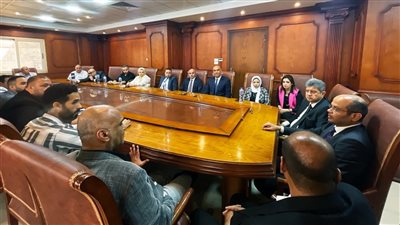 رئيس البورصة يبحث مع مجلس إدارة الغرفة التجارية بدمياط أطر التعاون المشترك