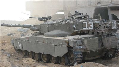 الفصائل الفلسطينية تعلن استهداف دبابة ميركافا إسرائيلية شرق خان يونس