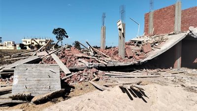 محافظ الشرقية يأمر بإزالة مبنى مخالف بالحسينية 