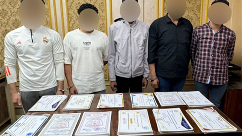 ضبط 5 أشخاص لإدارتهم