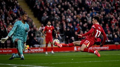 ليفربول يحافظ على تقدمه 2-1 أمام تشيلسي بعد مرور 75 دقيقة (صور)