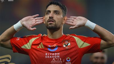 طاهر محمد طاهر يسجل هدف الأهلي الأول في شباك سيراميكا بالثانية 12