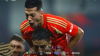 طاهر محمد طاهر يسجل هدف الأهلي الثاني في شباك سيراميكا 