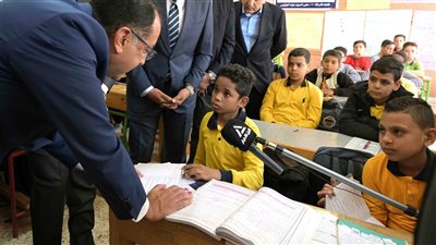 رئيس الوزراء يتفقد مدارس كرداسة وطرق التعامل مع الكثافات الطلابية وعجز المدرسين