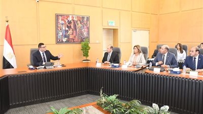 وزير الإسكان يعقد اجتماعًا موسعًا لمتابعة موقف تنفيذ 