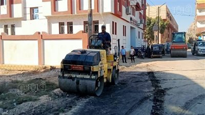 بدء رصف طريق ترعة سواحل أرمنت في الأقصر