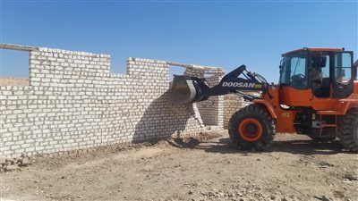 إزالة 9 حالات تعدٍ على أراضي الدولة بجنوب الأقصر (صور)