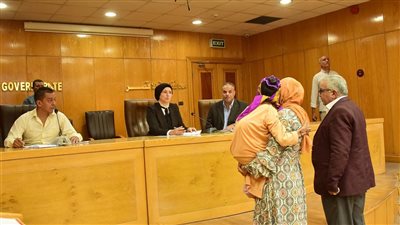 الأقصر تبحث مشاكل المواطنين باليوم المفتوح (صور)