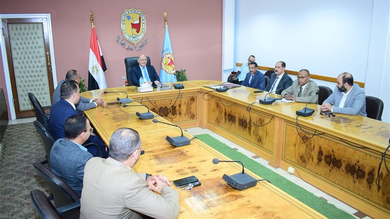 جامعة سوهاج تكرم