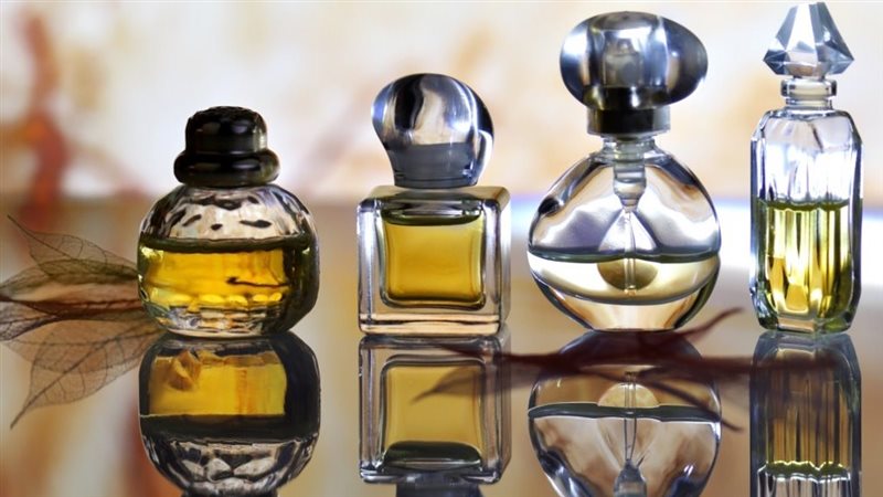 حكم وضع العطور أثناء