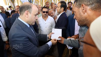 محافظ كفرالشيخ يتفقد قوافل المبادرة الرئاسية 