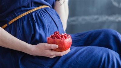 فوائد الرمان للحامل، يدعم نمو الجنين ويحافظ على قلبك