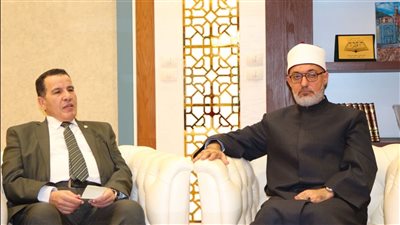 مفتي الجمهورية يستقبل مدير مركز التراث العربي بجامعة مصر