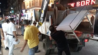 حملة مكبرة لإزالة الإشغالات والإعلانات بحي أول الإسماعيلية (صور) 