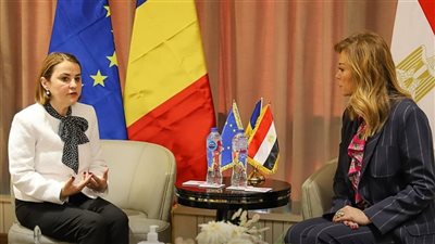 وزيرة الخارجية الرومانية في زيارة للأكاديمية الوطنية للتدريب