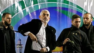 قاتلهم بيد جريحة، فيديو جديد للحظة اشتباك السنوار مع قوة إسرائيلية قبل استشهاده