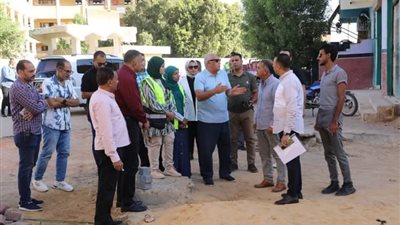 محافظ الوادي الجديد يوجه بترك مساحات بجوار الشوارع الرئيسية لاستغلالها في المشروعات الخدمية 