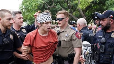 الشرطة الأمريكية تعتقل 11 متظاهرا مؤيدا لفلسطين بمبنى إدارة جامعة مينيسوتا (فيديو)