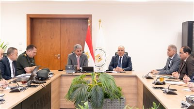 وزير السياحة والآثار يشارك في اجتماع متابعة إجراءات التعامل مع أراضى طرح النهر 