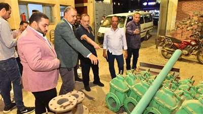 محافظ أسيوط يوجه بإزالة مخلفات محطات الصرف الصحي