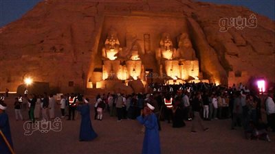 بحضور 4 آلاف سائح، احتفالية تعامد الشمس على وجه رمسيس الثانى بأبوسمبل (فيديو وصور)