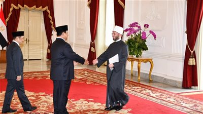 الرئيس الإندونيسي يستقبل وزير الأوقاف (صور)