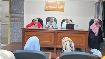 تمريض سوهاج تنظم ندوة تثقيفية عن الصحة الإنجابية بمشاركة 200 طالبة 