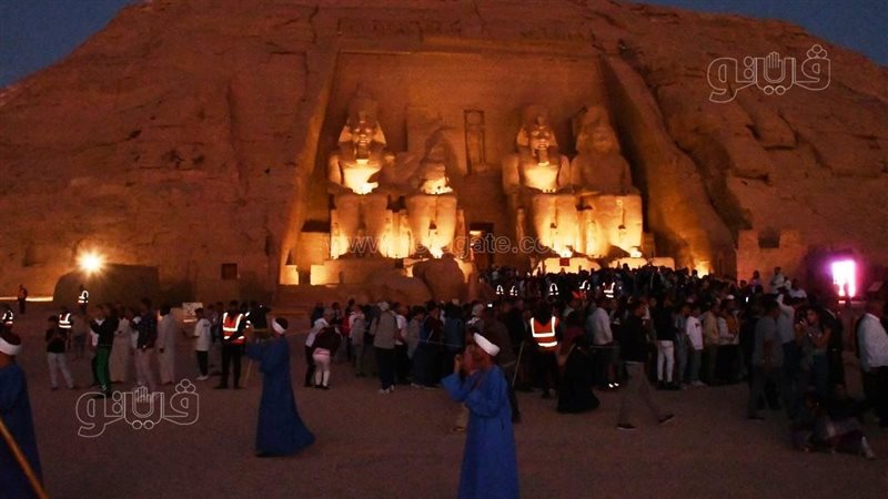 تعامد الشمس على تمثال