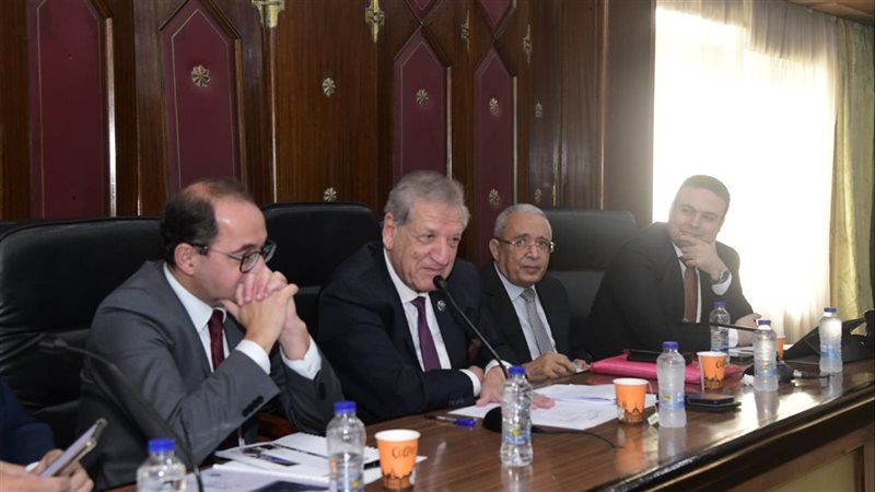 وزير المالية باجتماع