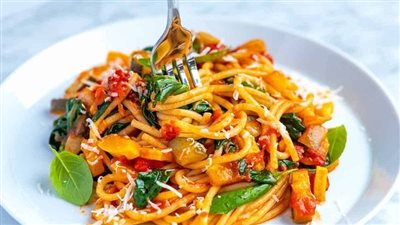 طريقة عمل المكرونة بالصلصة، أسرع أكلة للغداء