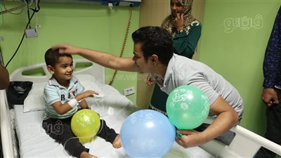 طلاب سياحة الأقصر يدعمون الأطفال مرضى السرطان (صور)