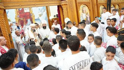 الأنبا فيلوباتير يرسم شمامسة جدد للخدمة في إيبارشية أبو قرقاص