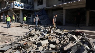 الاحتلال الإسرائيلي يدمر 15 مبنى سكنيا أمام مستشفى رفيق الحريري في بيروت