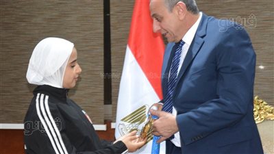 محافظ الغربية يكرم البطلة بسملة أحمد أبو النني الفائزة بذهبية بطولة العالم في الكاراتيه