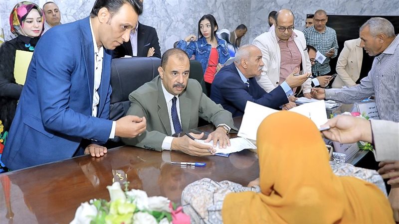محافظ سوهاج يبحث